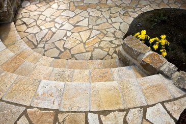 Natursteinplatten für Terrasse oder Gartenweg