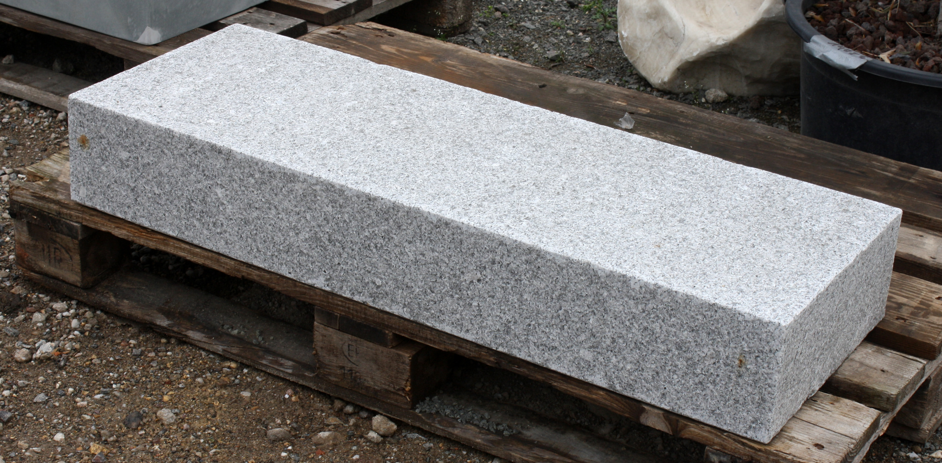 Blockstufe Naturstein Granit Grau Cristall feinkorn geflammt 100x35x15cm 