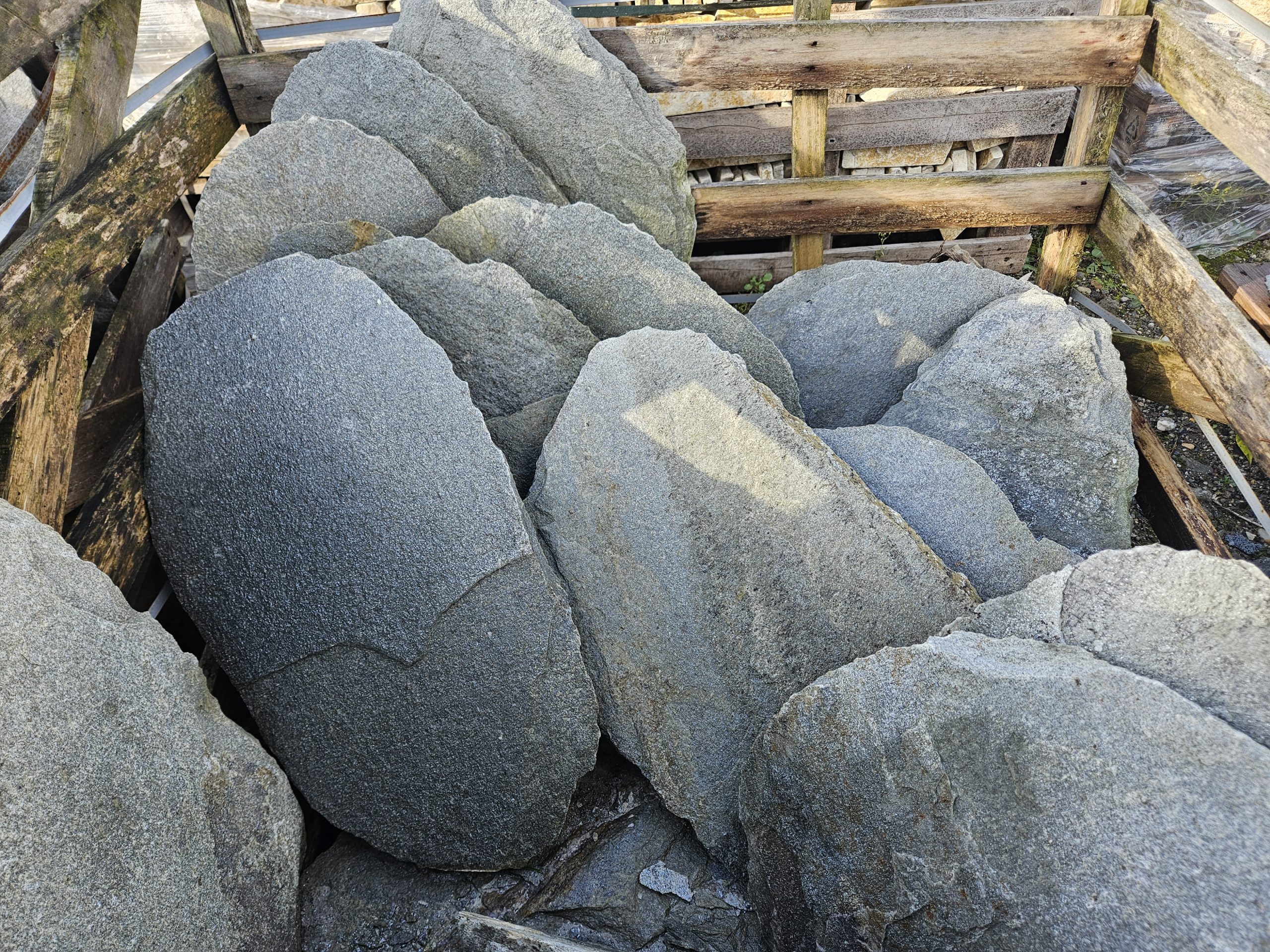 Trittplatten Trittsteine grau handbekantet Trittplatten Trittsteine grau handbekantet