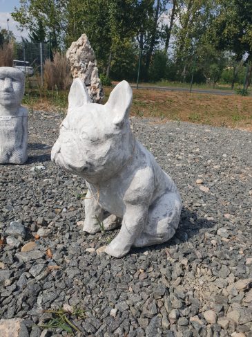 Französische Bulldogge als Gartenfigur Dekoartikel Betonfigur Naturstein Centrum LPM Krostitz bei Leipzig