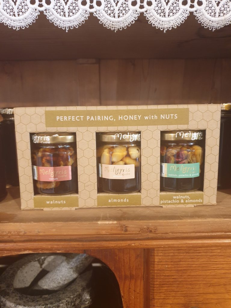 Geschenkbox Pinien Honig mit Nüssen aus Kreta 3 x 150g - Naturstein