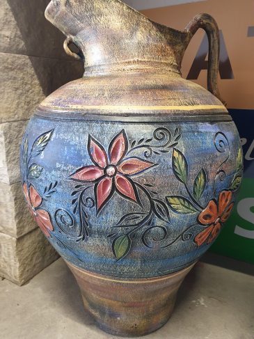 Florales Motiv Blumen Karaffe handbemalt Kreta Keramik bei Naturstein Centrum LPM Krostitz bei Leipzig