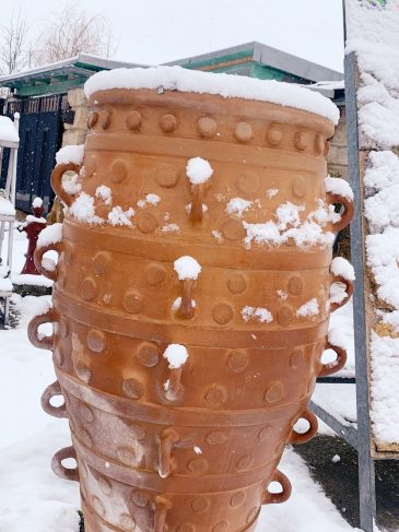 Minoischer Keramik Topf im Winter