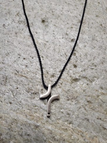 Halskette Silber Kreuz abstrakt
