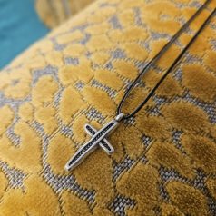 Kreuz Halskette