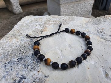 Armband mit Perlen aus Tigerauge, Lava und Onyx