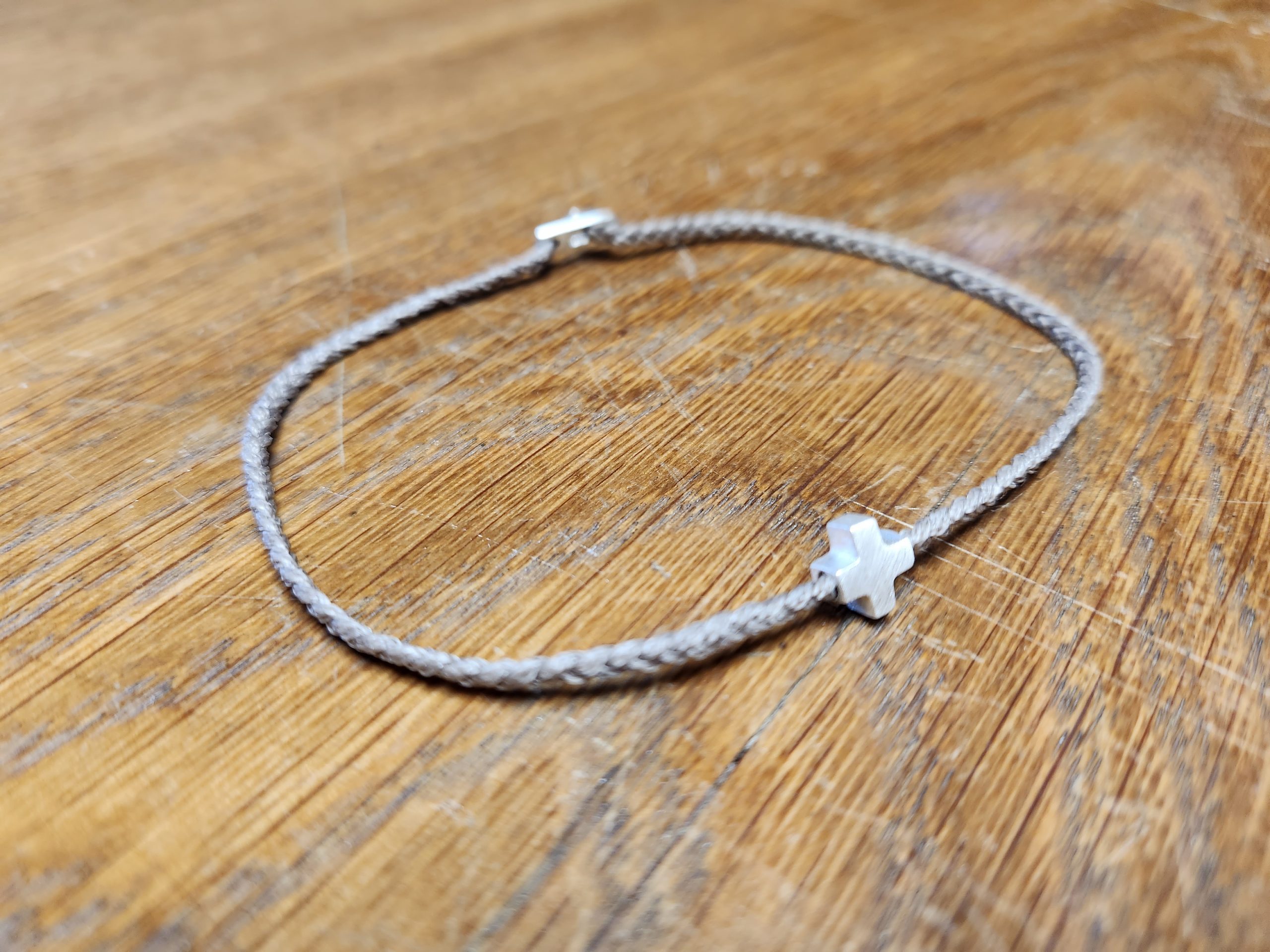 Kreuz Armband Damen Mit Naturstein – Glaube & Stil Kombiniert