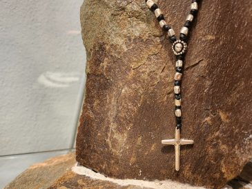 Halskette mit Kreuz aus Silber