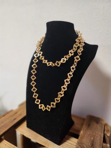 Handgefertigte lange Halskette Modeschmuck Vierecke golden