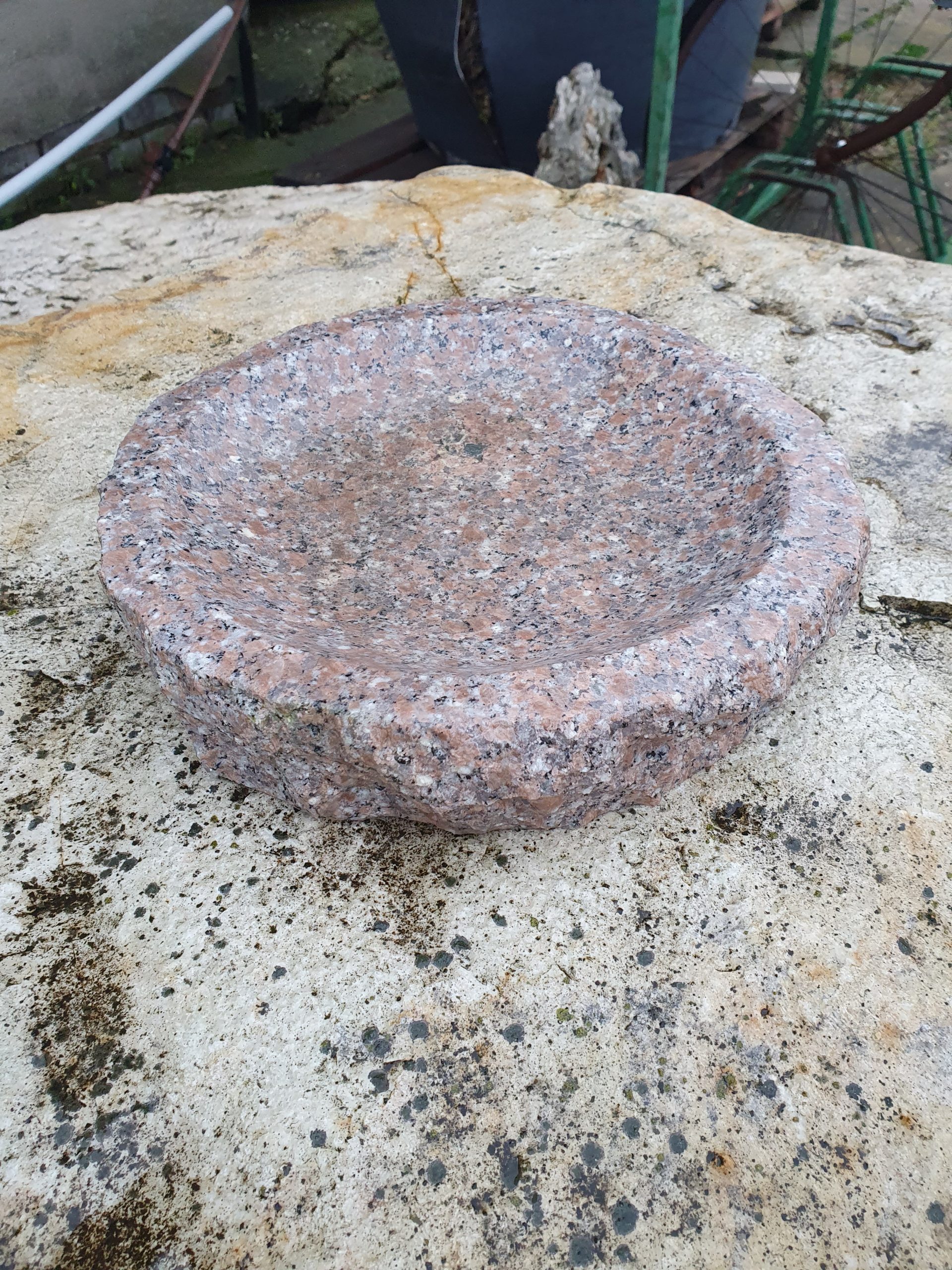 vogeltraenke-granit-rot-rund Vogeltränke Granit rot