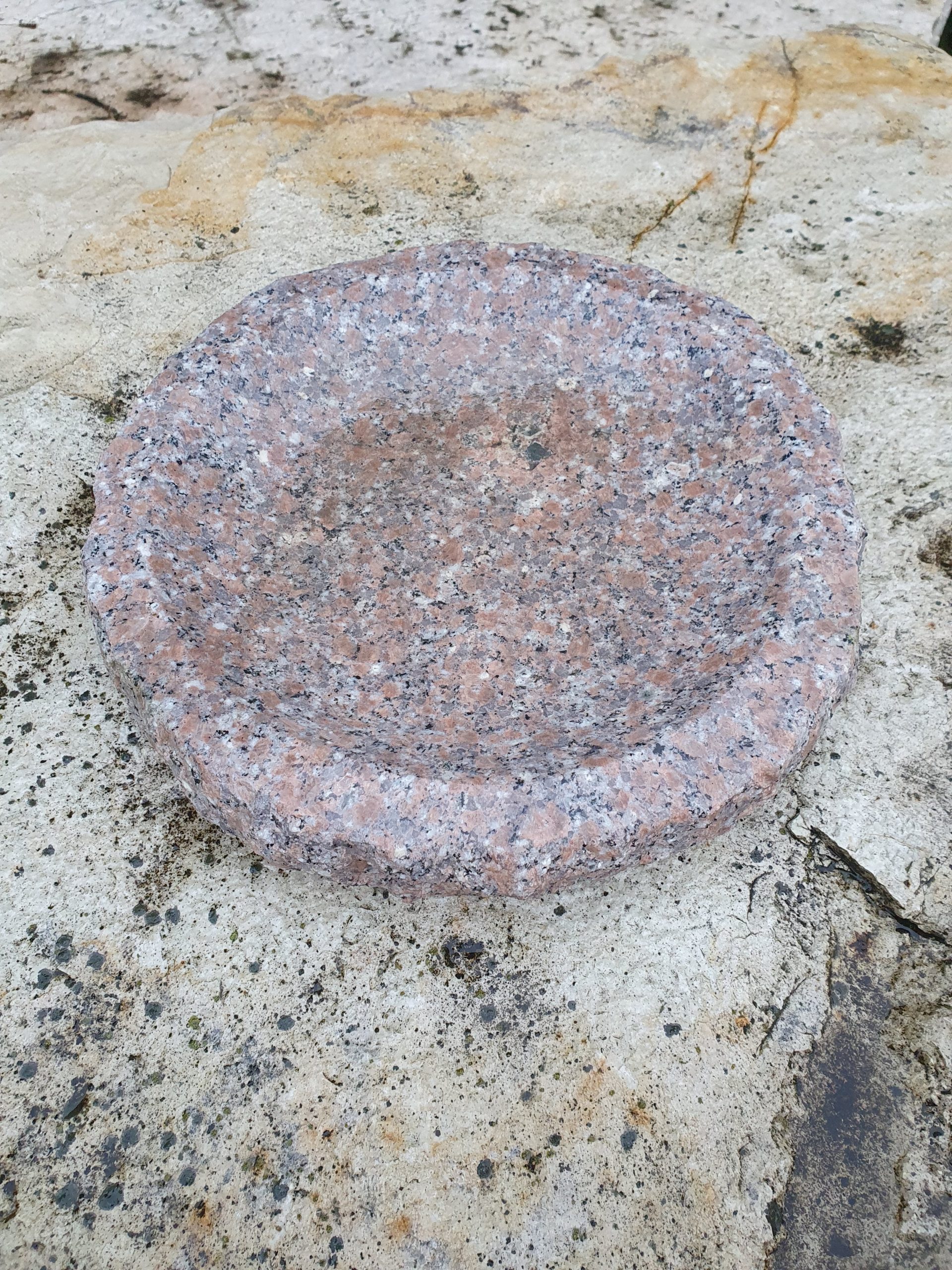 vogeltraenke-obstschale-granit-rot-rund Vogeltränke Granit rot