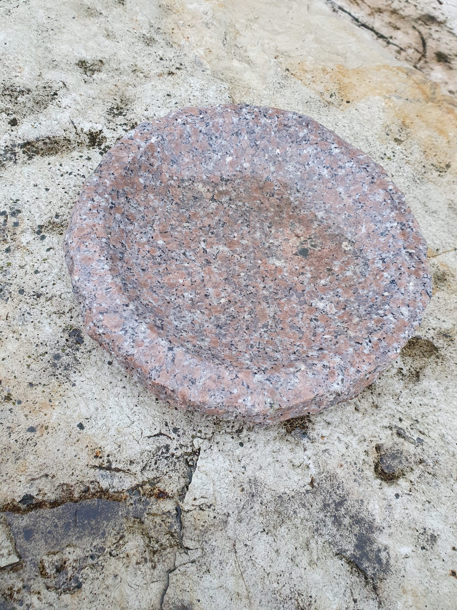 vogeltraenke-obstschale-granit-rot Vogeltränke Granit rot