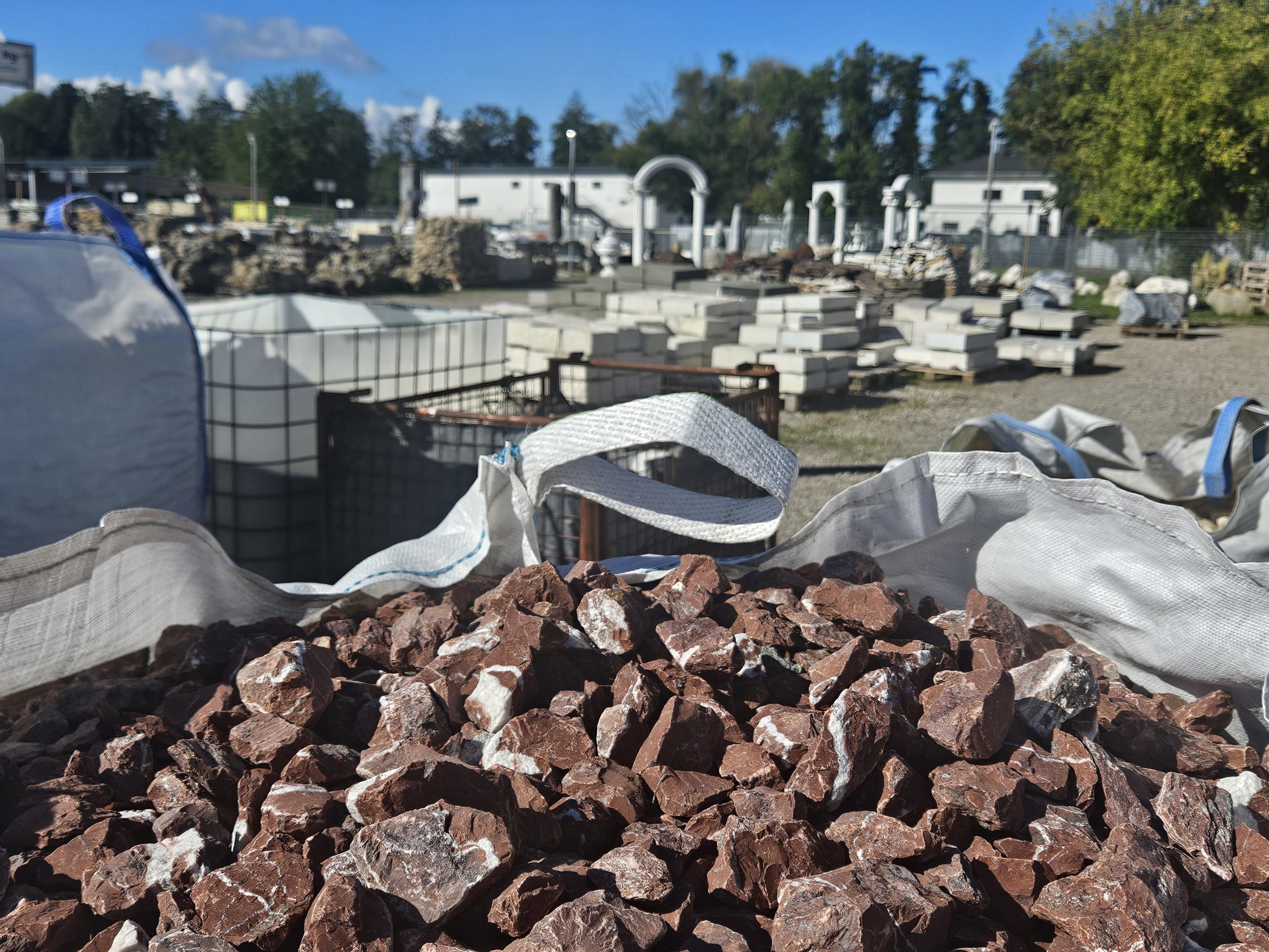 marmor-kies-rot-weiss-gebrochen marmor-kies-rot-weiss-gebrochen