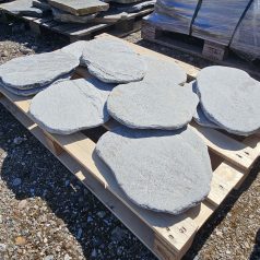 Graue getrommelte Trittplatten