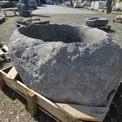 Wasserbecken Findling