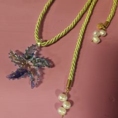 Hellgrüne Kordelhalskette mit blauem Seestern