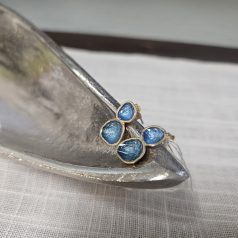 vergoldete Ohrstecker mit tiefblauer Emaille