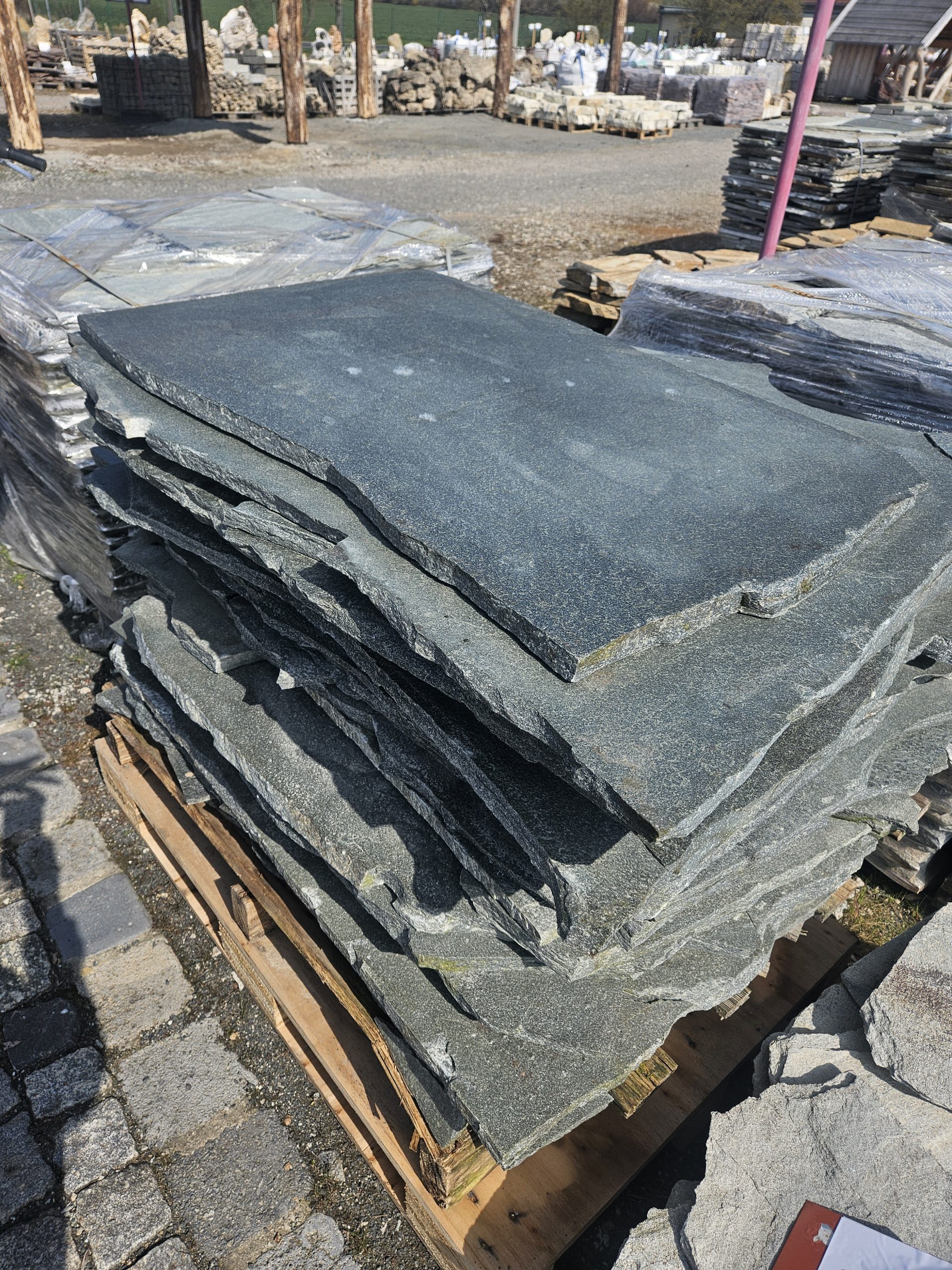 quarzit-dunkelgrau-grossplatten-polygonalplatten Polygonalplatten groß in dunkelgrau