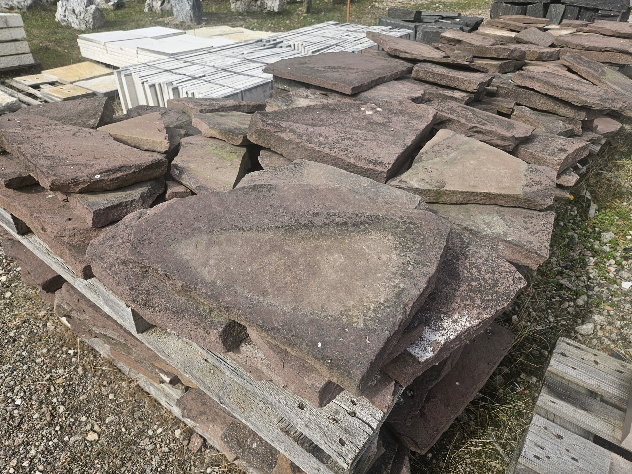 antik-polygonalplatten-bruchplatten-sandstein Sandstein rot antik Bruchplatten