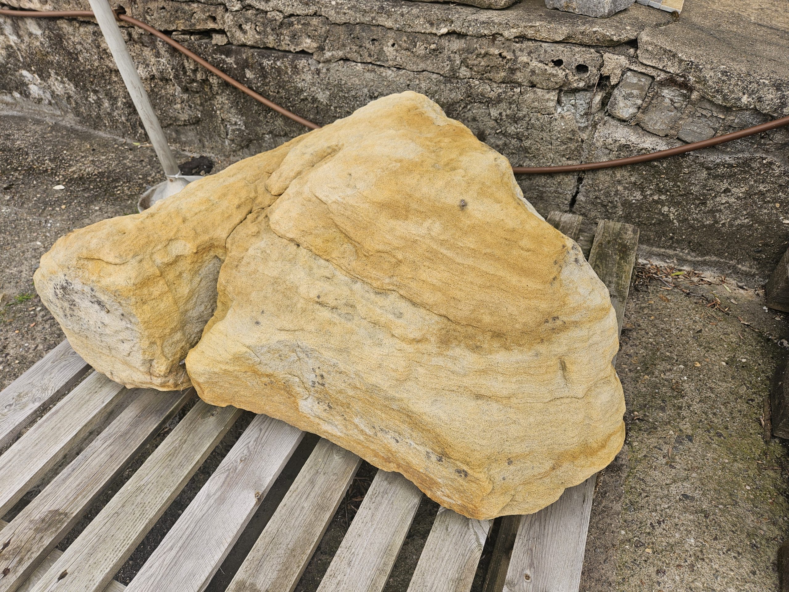 sandstein-findling-felsen Sandstein Felsen Findling